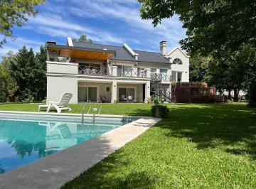Casa · 400m² · 9 Ambientes · 3 Cocheras · Venta Casa 4 Suites 2 Semi 6 Baños 440 m Maschwitz