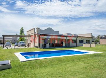 Casa · 152m² · 4 Ambientes · 4 Cocheras · Venta Casa 4 Ambientes en Barrio San Roque, Lujan