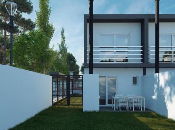 Casa · 67m² · 4 Ambientes · 1 Cochera · Venta Duplex Oro Urbano