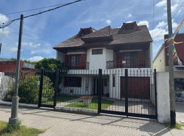 Casa · 308m² · 8 Ambientes · 2 Cocheras · Casa en Venta Melchor Romero