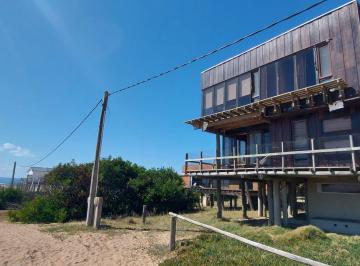 Casa · 140m² · 6 Ambientes · Casa de 3 Pisos en Venta a Pasos del Mar P. Rubia