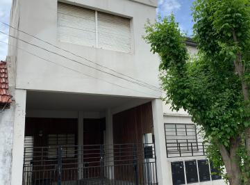 PH de 3 ambientes, Avellaneda · PH Al Frente 3 Ambientes con Patio Independiente