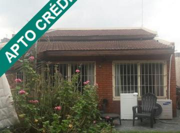 OMP-OMP-4554_2 · Venta Casa con Jardin y Parrilla, Apto Crédito, en Caseros