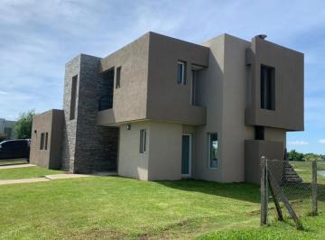 Casa · 205m² · 6 Ambientes · 2 Cocheras · Casa - El Canton - Norte