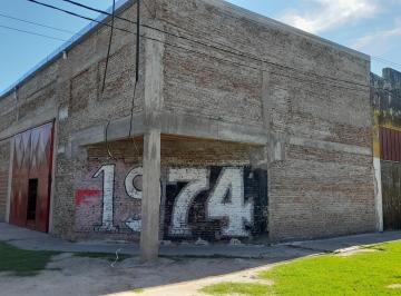 Bodega-Galpón · 200m² · 1 Ambiente · Venta / Permuta Galpón 200 m² Cubiertos. Zona Sur, Rosario.