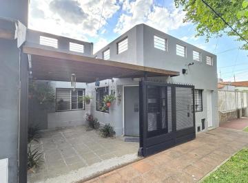 Casa · 140m² · 5 Ambientes · 1 Cochera · Casa 3 Dorm. en Alberdi, Rosario.