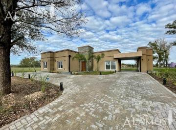 Casa · 151m² · 4 Ambientes · 3 Cocheras · Venta - Casa 5 Ambt - Club de Campo Asunción - Lujan