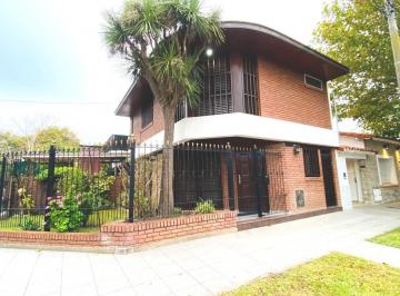 Casa · 143m² · 4 Ambientes · 2 Cocheras · Venta | Chalet 4 Ambientes | La Perla | Apto Credito