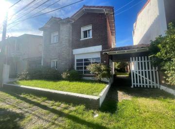 Casa · 373m² · 4 Ambientes · 1 Cochera · Casa / Chalet Calle 33 Entre 8 y 10 - Miramar