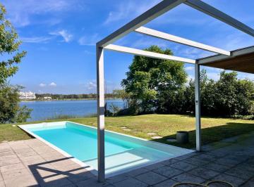 Casa · 210m² · 5 Ambientes · 2 Cocheras · Casa en Alquiler Anual y en Venta Al Lago en Santa Clara
