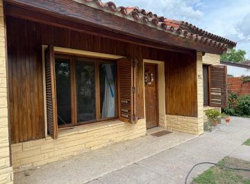 Casa · 135m² · 5 Ambientes · Casa en Lobos