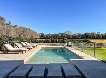 Casa · 680m² · 10 Ambientes · 6 Cocheras · Espectacular Casa en Centauros con Doble Lote. 7 Dorm.