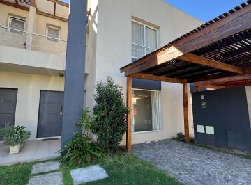 Frente · Hermosa Casa Tipo Dúplex en El Palmar, Nordelta
