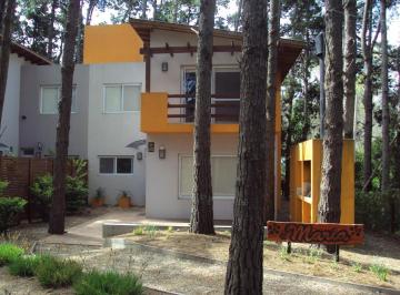 Casa · 130m² · 6 Ambientes · 2 Cocheras · Duplex en Venta en Mar Azul