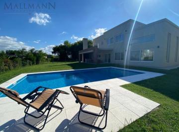 Casa · 260m² · 6 Ambientes · 2 Cocheras · Venta de Casa en El Barrio San Matias | Mallmann Propiedades