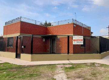 Casa de 3 ambientes, Hurlingham · Casa de 2 Dorm.. Apta Crédito