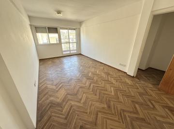 Departamento · 80m² · 4 Ambientes · Departamento en Paraguay 708