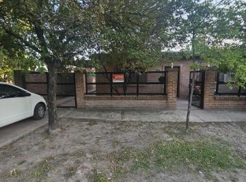Casa · 68m² · 3 Ambientes · 2 Cocheras · Casa en Carlos Boggio 1800