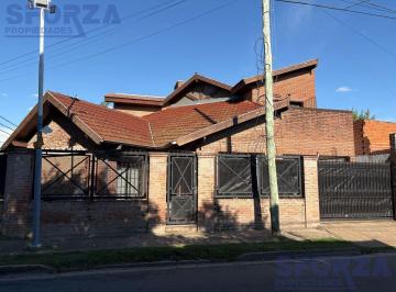 Casa · 167m² · 5 Ambientes · 3 Cocheras · Venta de Casa 5 Ambientes con Jardín y Pileta en Los Polvorines Apta Credito