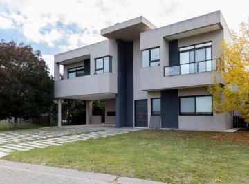 Casa · 260m² · 7 Ambientes · 2 Cocheras · Casa en Alquiler y Venta en El Barrio Privado Valdevez
