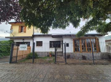 Casa de 7 ambientes, Esquel · Venta Casa y Departamento. Esquel Centro.