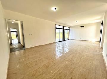 Casa · 130m² · 4 Ambientes · 2 Cocheras · Venta Casa 4 Ambientes con Pileta Medal Country Club