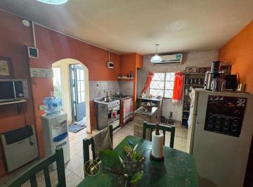 Casa · 184m² · 3 Ambientes · Casa 3 Amb con Local y Jardin en Venta en Chilavert