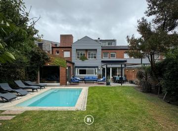 Casa · 380m² · 5 Ambientes · 2 Cocheras · Importante Chalet Ubicado en Los Troncos