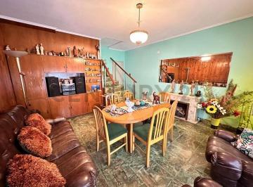 PH · 106m² · 4 Ambientes · 1 Cochera · PH 4 Ambientes Al Frente con Cochera – Santos Lugares