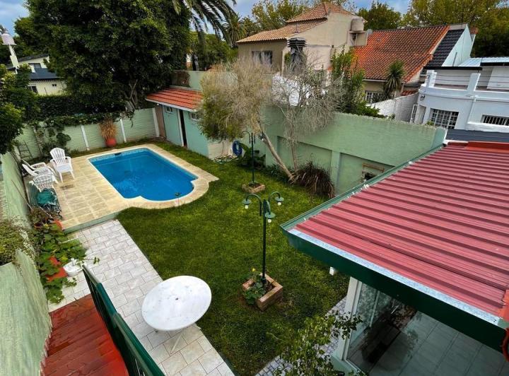 Casa · 310m² · 6 Ambientes · 3 Cocheras