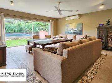 Casa · 236m² · 7 Ambientes · 2 Cocheras · Venta Casa 5 Dorm Las Araucarias - Pilar