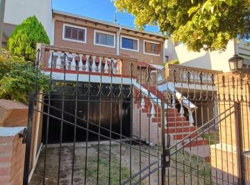 Casa · 130m² · 4 Ambientes · 2 Cocheras · Alquiler Duplex a Una Cuadra de Shopping de Villa Cabrera