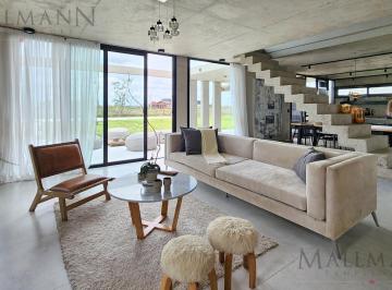 Casa · 174m² · 5 Ambientes · 1 Cochera · Casa Venta de Hormigón Retasada San Sebastian - Mallmann Prop