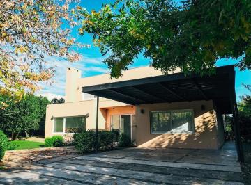 Casa · 350m² · 7 Ambientes · 2 Cocheras · Venta de Lote en Ayres de Pilar - 3498