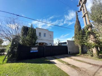 Casa · 200m² · 5 Ambientes · 3 Cocheras · Casa en Funes Garita 15