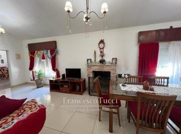 Casa · 240m² · 4 Ambientes · 1 Cochera · Casa Tipo Quinta en Alquiler 4 Ambientes Francisco Álvarez