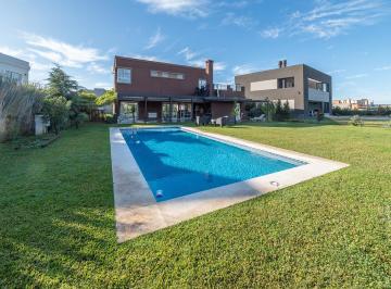 Casa · 198m² · 6 Ambientes · Venta Casa 6 Ambientes en Escobar
