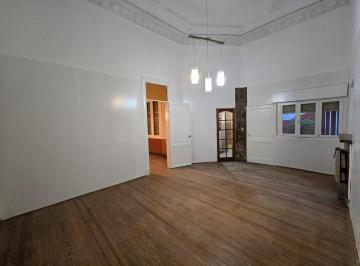 PH · 73m² · 3 Ambientes · Alquiler Rosario. Pasillo 1 Dormitorio. Patio. Sin Expensas.