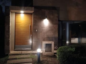 Casa de 12 ambientes, Córdoba · Casa en Alquiler en Housing con Seguridad (Por Inmobiliaria)