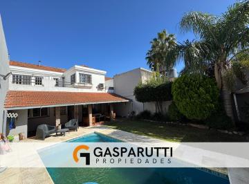 Casa · 220m² · 4 Ambientes · 2 Cocheras · Casa en Venta en Boulogne con Pileta - Apto Crédito