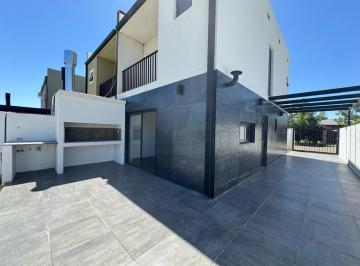 Casa · 125m² · 4 Ambientes · Venta Casa Dos Dorm. Piscina Funes Norte