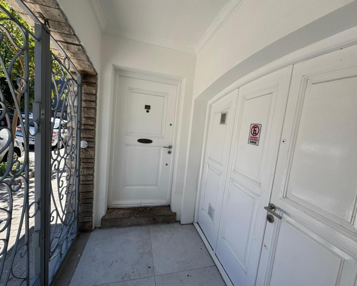 Chalet 4 amb, 140m² con cochera y jardín — Güemes