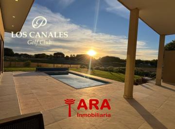 Casa de 7 ambientes, Plottier · Casa Inmaculada - Barrio Privado - Acepta Permuta