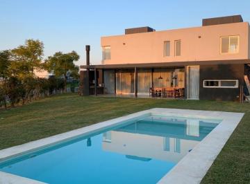 Casa · 167m² · 5 Ambientes · 2 Cocheras · Casa en Venta en Puertos del Lago.
