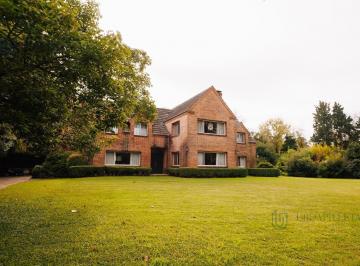 Casa · 437m² · 5 Dormitorios · 1 Cochera · Exclusiva Vista a Cancha de Golf con 5 Dorm. - Teresa Urdapilleta Propiedades