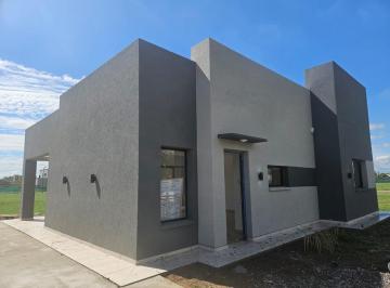 Casa · 95m² · 4 Ambientes · 1 Cochera · Casa en Funes City