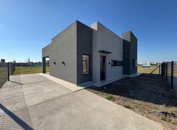Casa · 75m² · 4 Ambientes · 1 Cochera · Casa en Funes City