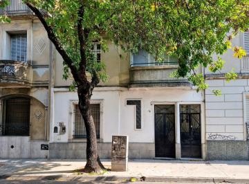 PH · 105m² · 4 Ambientes · PH de 3 Ambientes y Patio en Boedo a Reciclar