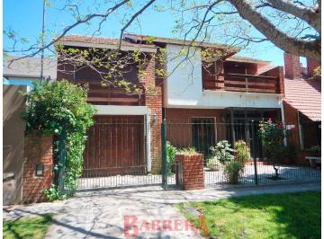 Casa · 280m² · 5 Ambientes · 2 Cocheras · Chalet 5 Dorm. y 2 Estudios. Apto Credito