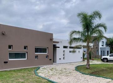 Casa · 155m² · 4 Ambientes · 2 Cocheras · Casa en Venta Barrio Malibu Canning